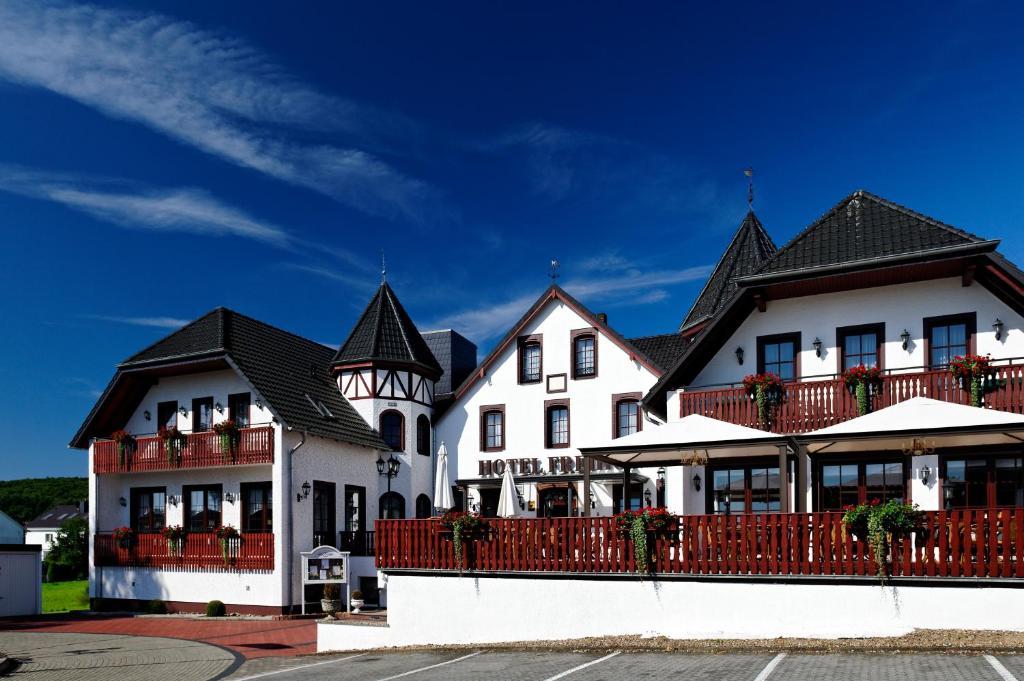 Hotel Freihof Hiddenhausen Exterior photo